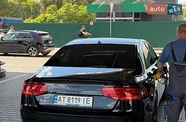 Седан Audi A8 2012 в Чернівцях