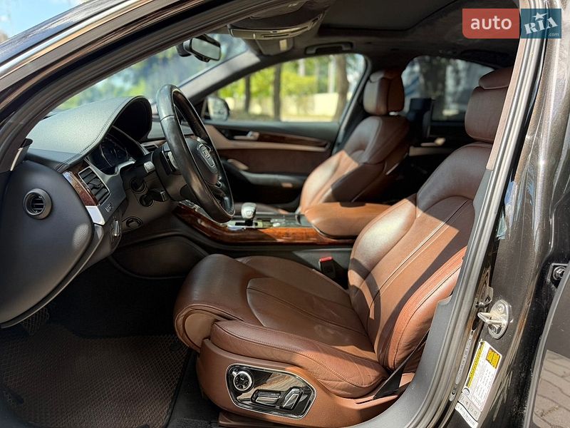 Седан Audi A8 2012 в Чернівцях