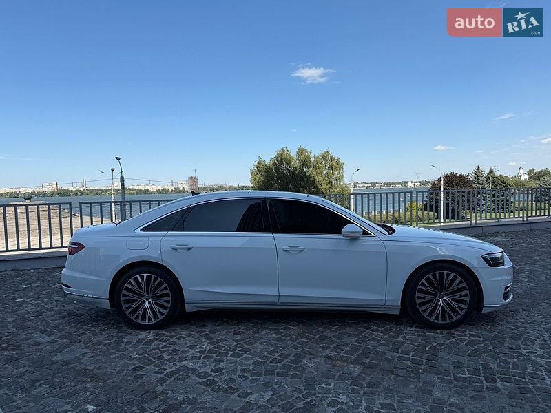 Седан Audi A8 2020 в Дніпрі