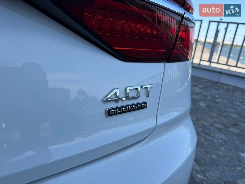 Седан Audi A8 2020 в Дніпрі