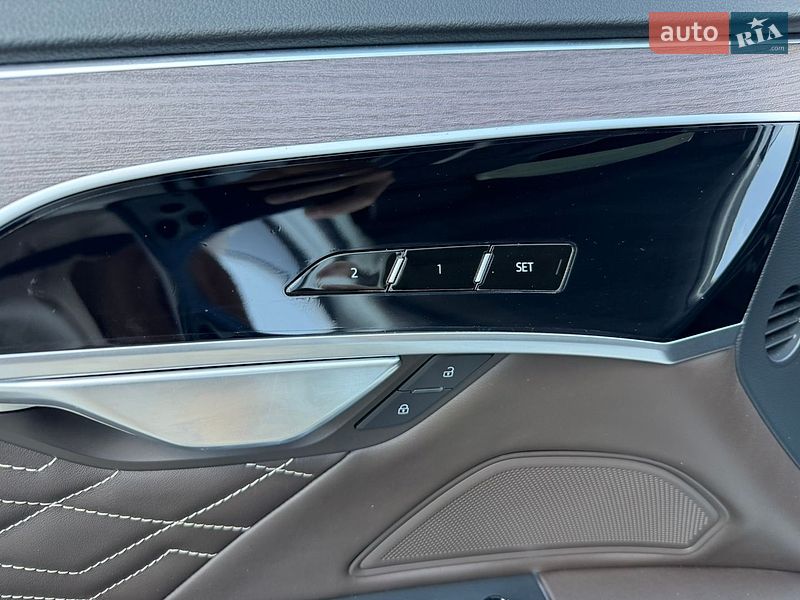 Седан Audi A8 2020 в Дніпрі