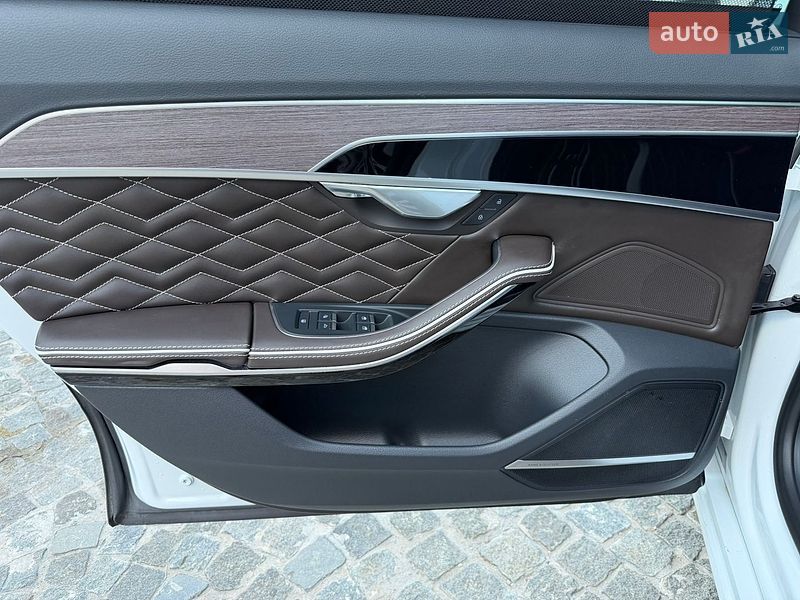 Седан Audi A8 2020 в Дніпрі