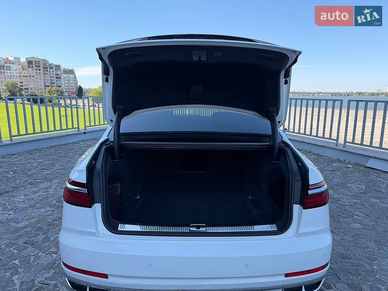 Седан Audi A8 2020 в Дніпрі
