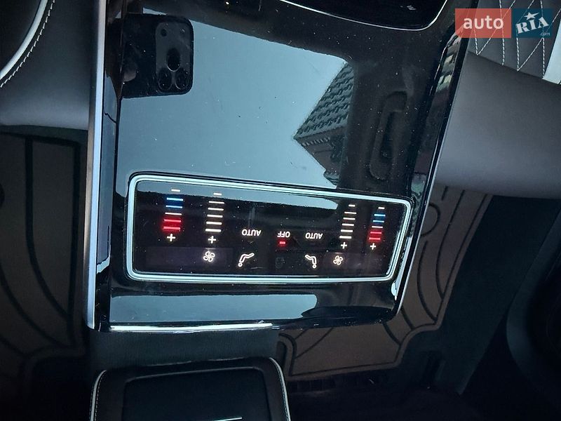 Седан Audi A8 2020 в Дніпрі