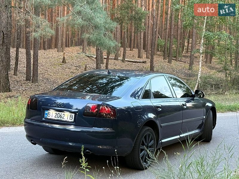 Седан Audi A8 2004 в Краснокутську