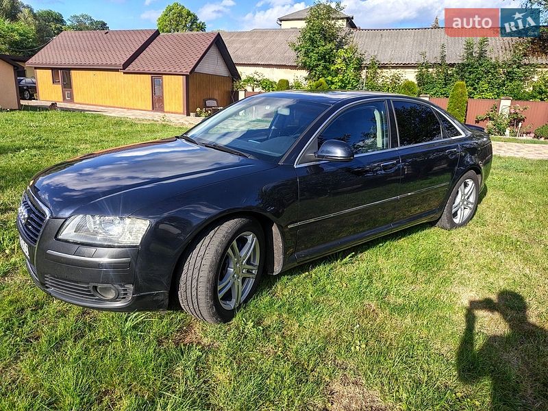 Седан Audi A8 2009 в Долине
