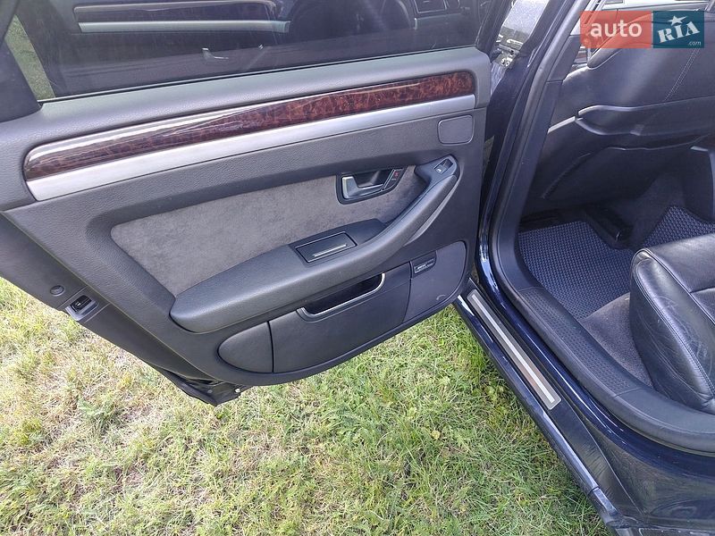 Седан Audi A8 2009 в Долине