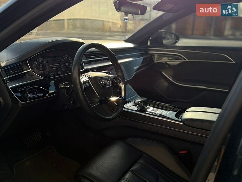Седан Audi A8 2018 в Виноградове