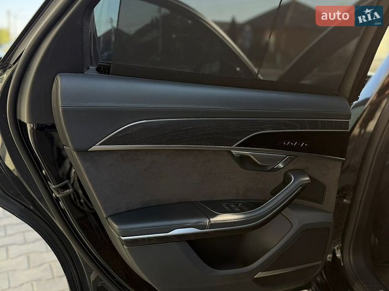 Седан Audi A8 2018 в Виноградове