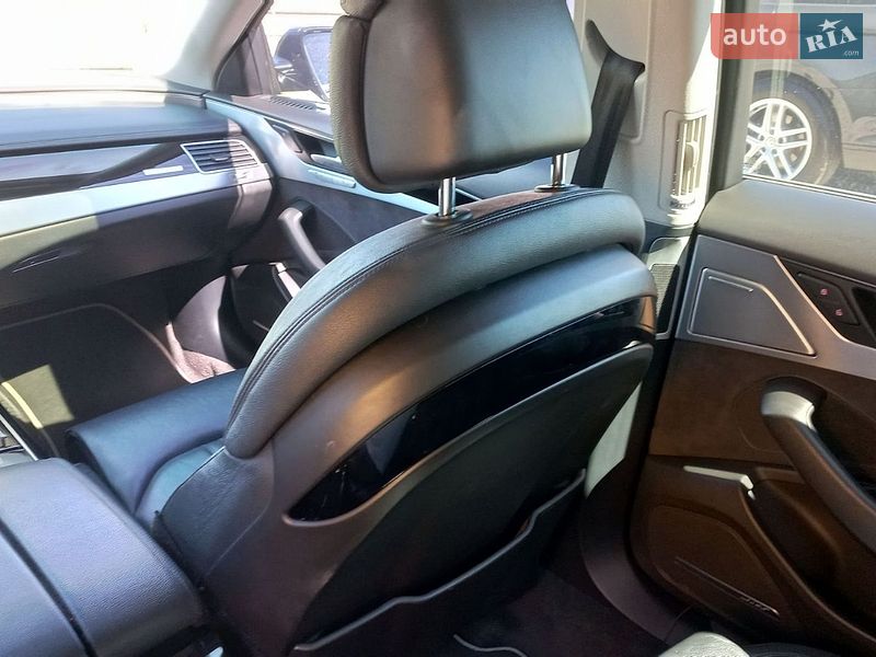 Седан Audi A8 2015 в Кропивницькому