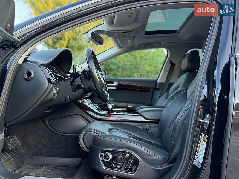 Седан Audi A8 2014 в Одесі