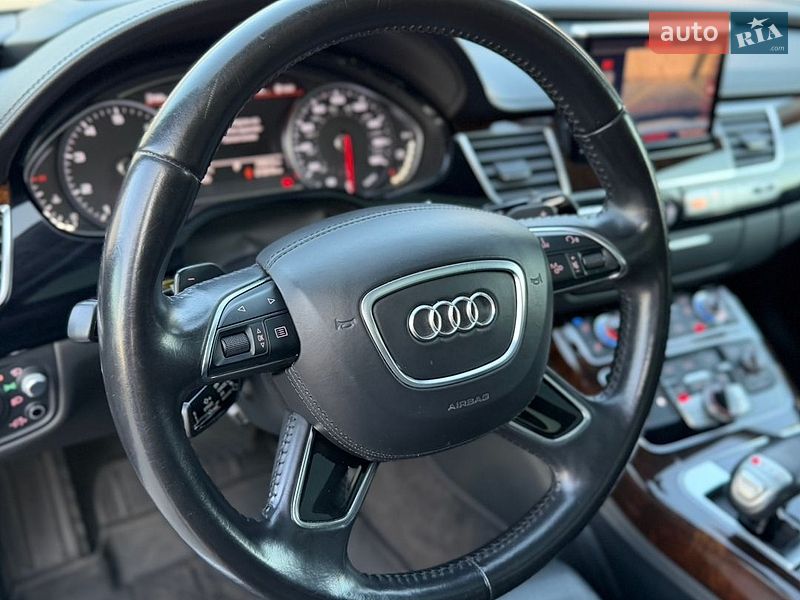 Седан Audi A8 2014 в Одессе