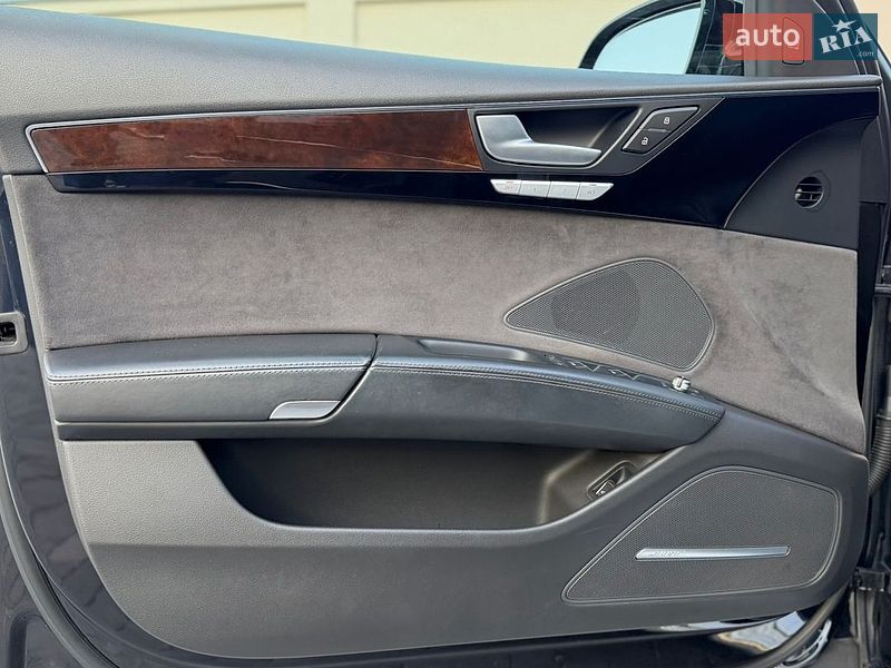 Седан Audi A8 2014 в Одессе