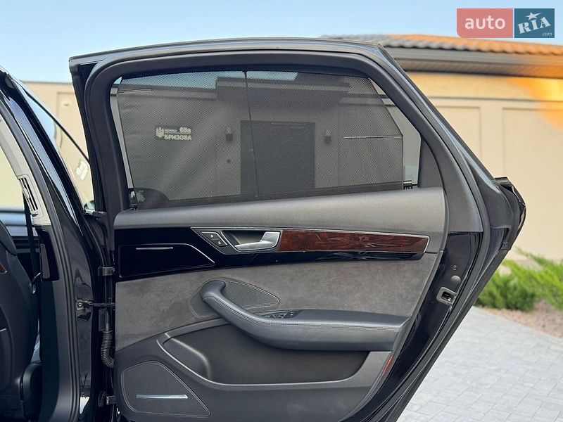 Седан Audi A8 2014 в Одесі