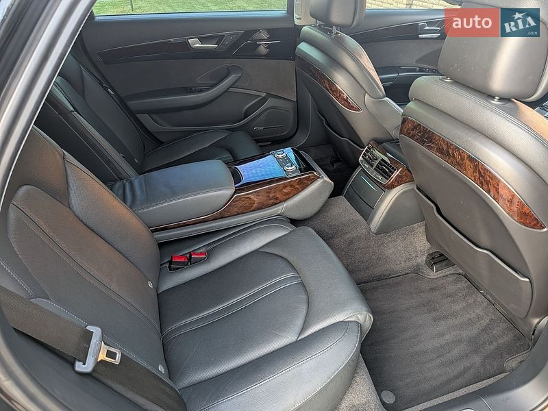 Седан Audi A8 2014 в Борисполі