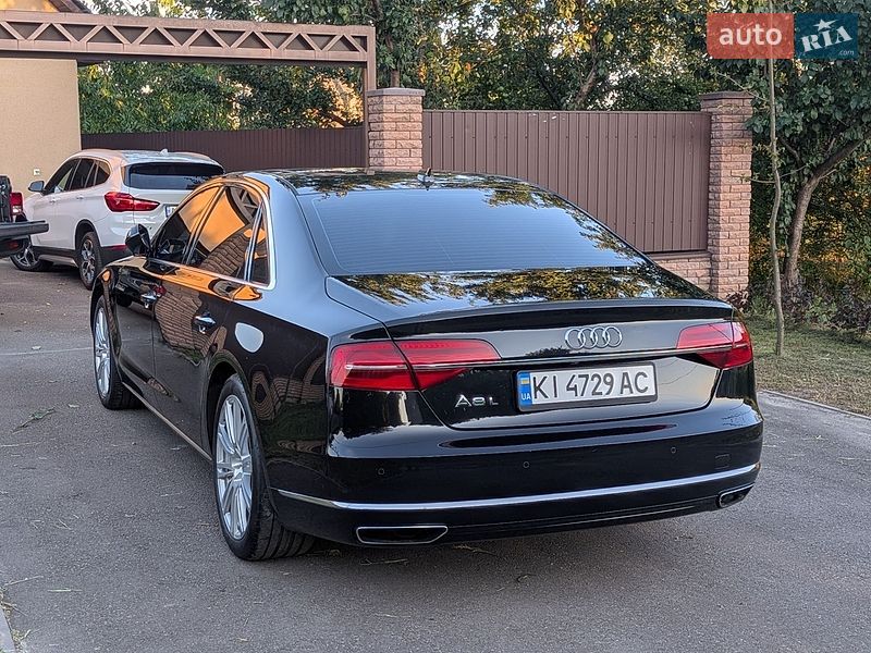 Седан Audi A8 2014 в Борисполі