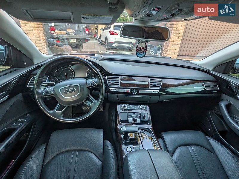 Седан Audi A8 2014 в Борисполі