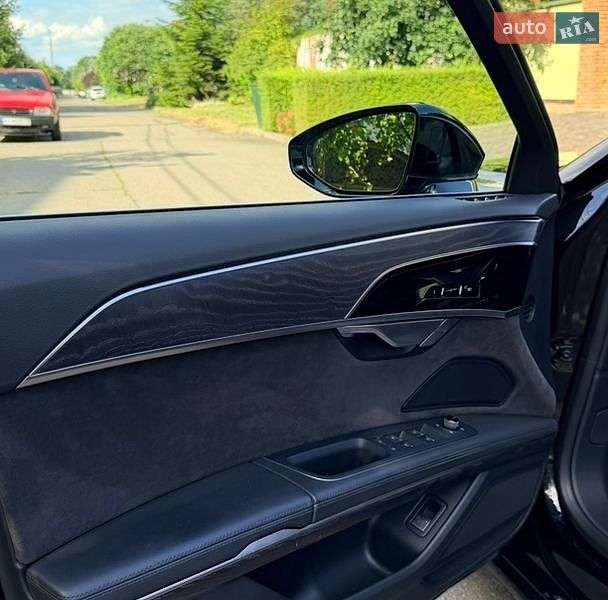 Седан Audi A8 2021 в Киеве
