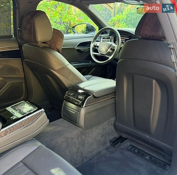 Седан Audi A8 2021 в Киеве