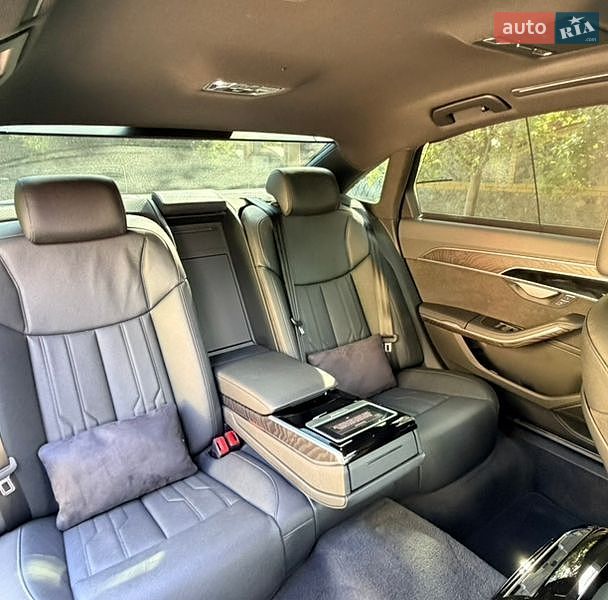 Седан Audi A8 2021 в Киеве