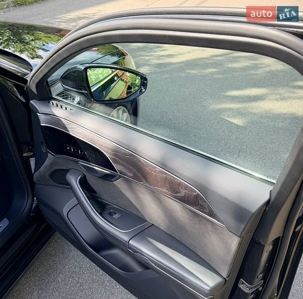 Седан Audi A8 2021 в Киеве