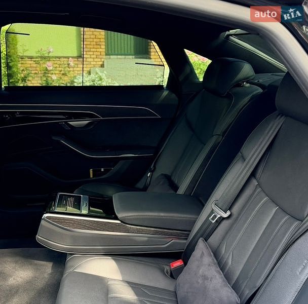Седан Audi A8 2021 в Киеве