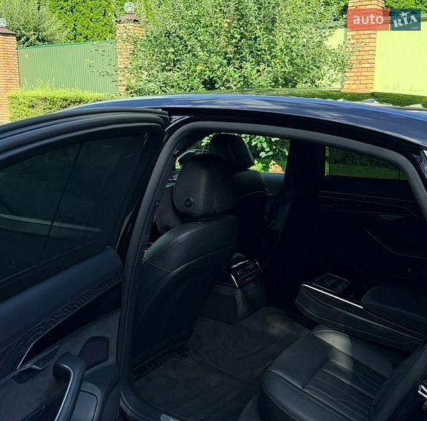 Седан Audi A8 2021 в Киеве