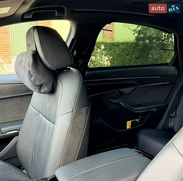 Седан Audi A8 2021 в Киеве