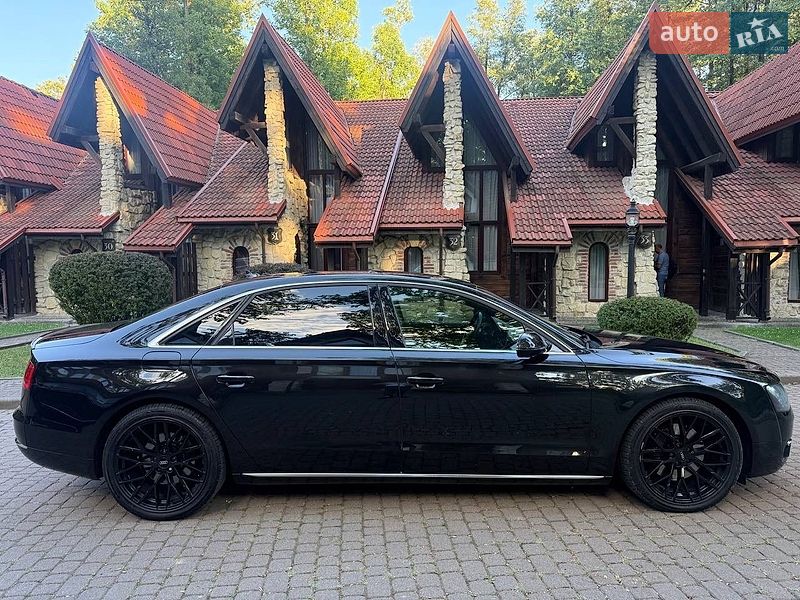 Седан Audi A8 2012 в Львові