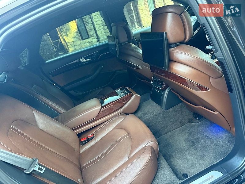 Седан Audi A8 2012 в Львові