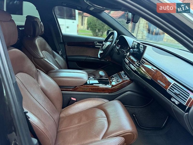 Седан Audi A8 2012 в Львові