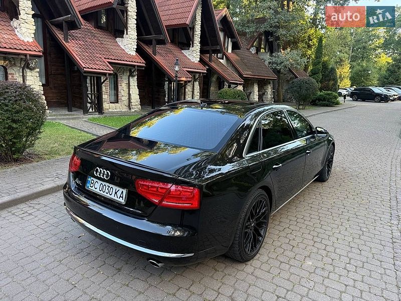 Седан Audi A8 2012 в Львові