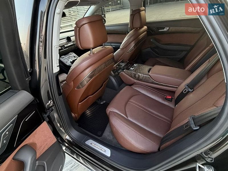 Седан Audi A8 2015 в Киеве