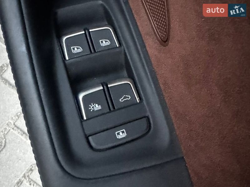 Седан Audi A8 2017 в Хмельницком