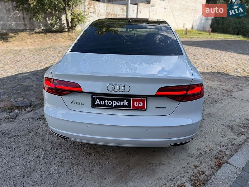 Седан Audi A8 2016 в Києві
