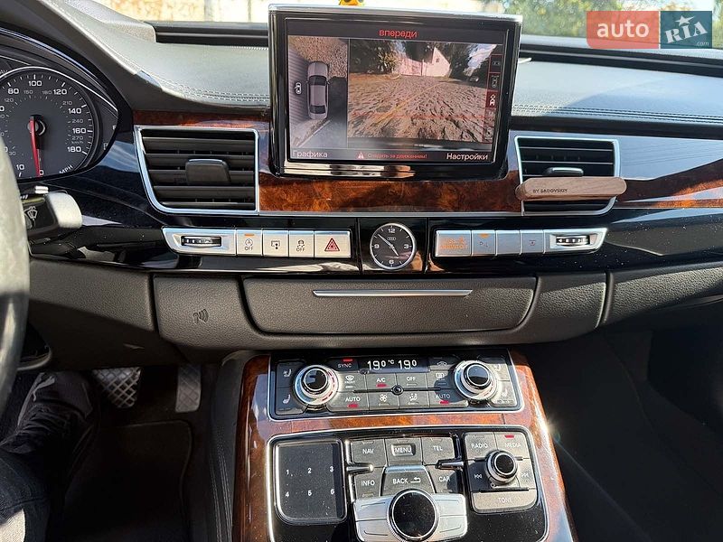 Седан Audi A8 2016 в Києві