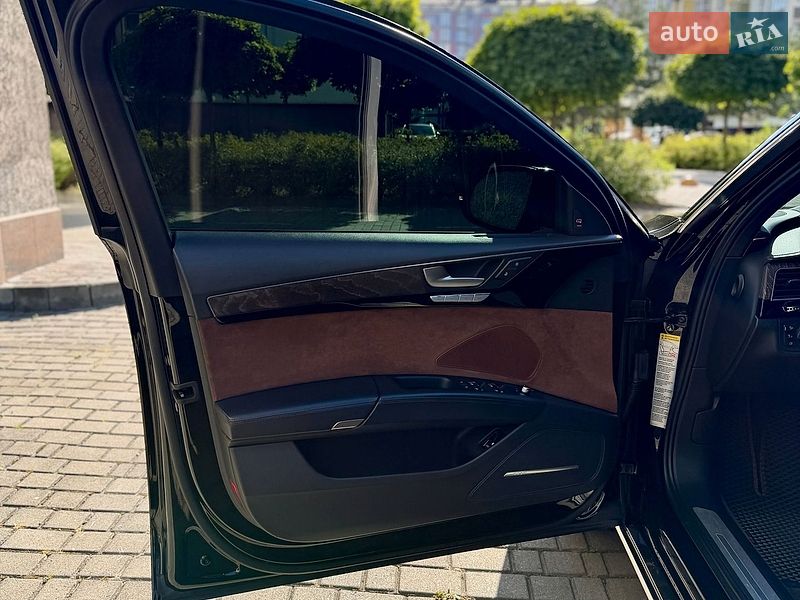 Седан Audi A8 2014 в Івано-Франківську