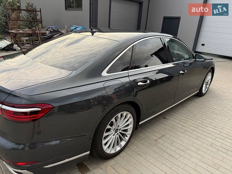 Седан Audi A8 2023 в Києві