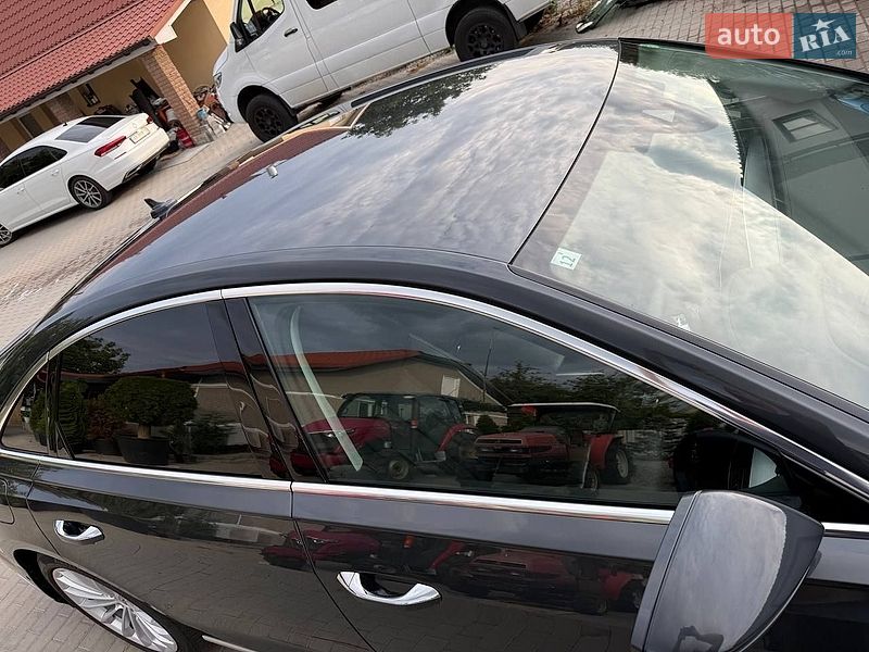 Седан Audi A8 2023 в Києві