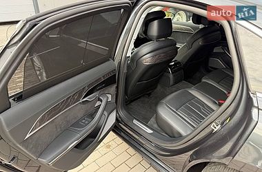 Седан Audi A8 2023 в Києві