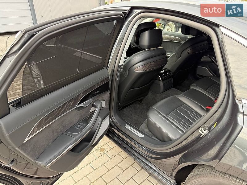 Седан Audi A8 2023 в Києві