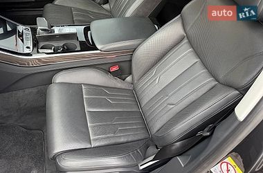 Седан Audi A8 2023 в Києві