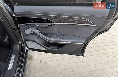 Седан Audi A8 2023 в Києві