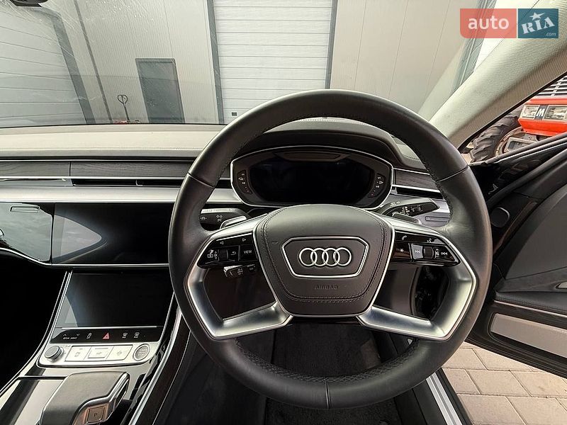 Седан Audi A8 2023 в Києві