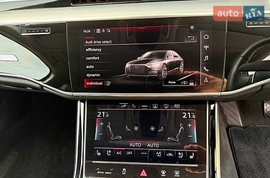 Седан Audi A8 2023 в Києві