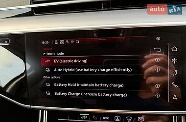 Седан Audi A8 2023 в Києві
