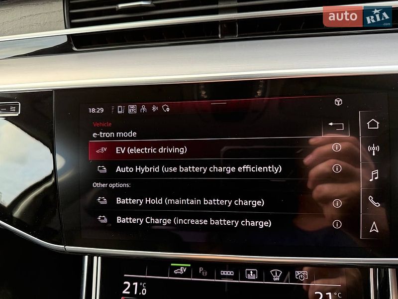 Седан Audi A8 2023 в Києві