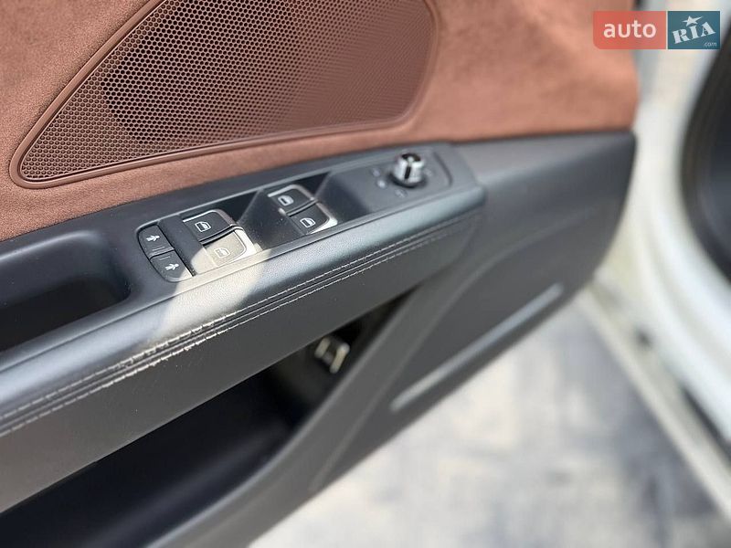 Седан Audi A8 2015 в Луцьку