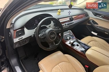 Седан Audi A8 2010 в Мукачево