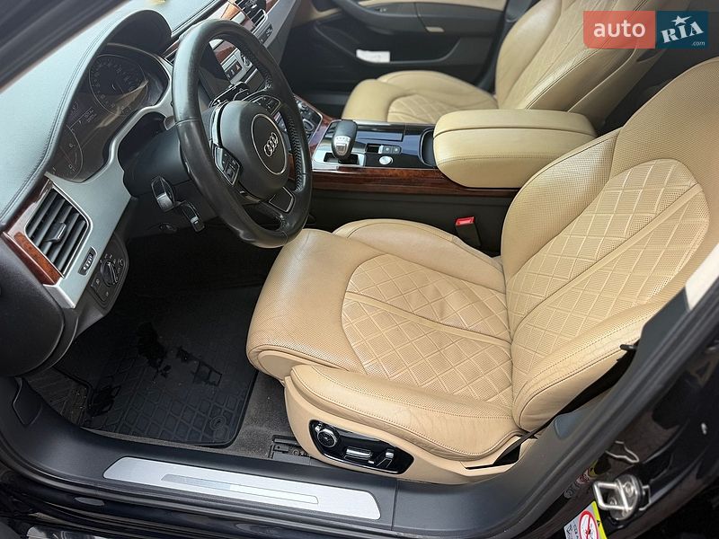 Седан Audi A8 2010 в Мукачево